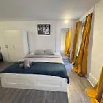 Flat For 7 Apartment *