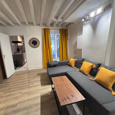 Flat For 7 Apartment