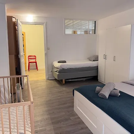Flat For 7 Apartment *