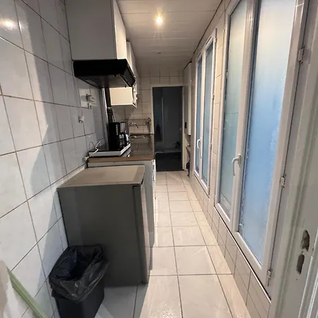 Flat For 7 Apartment *