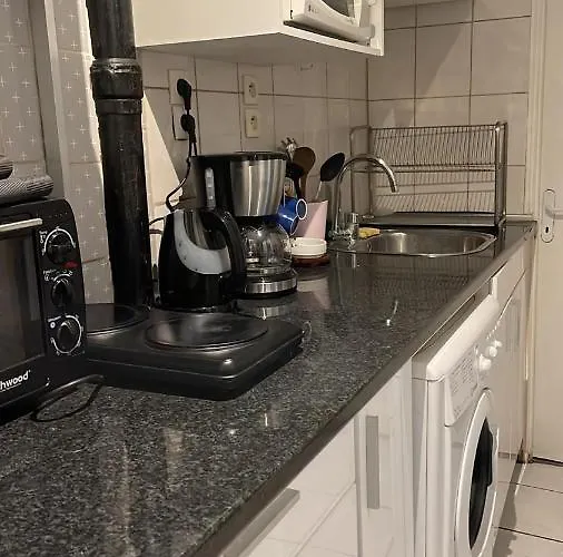 Flat For 7 Lägenhet