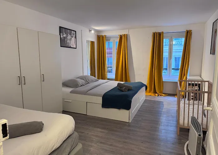 Appartamento Flat For 7 Parigi