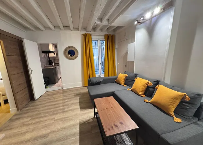 Flat For 7 Lägenhet